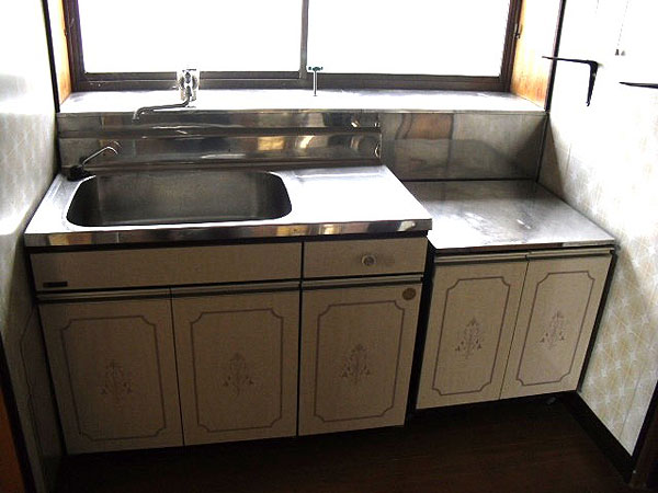 1960s wood house on a large plot in Iwate
