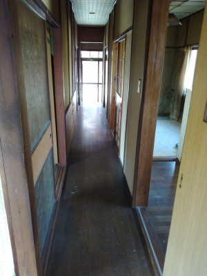 1960s wood house on a large plot in Niigata