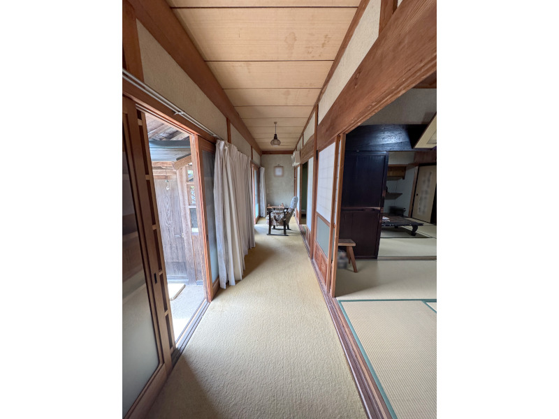 1970s wood house on a large plot in Hyogo