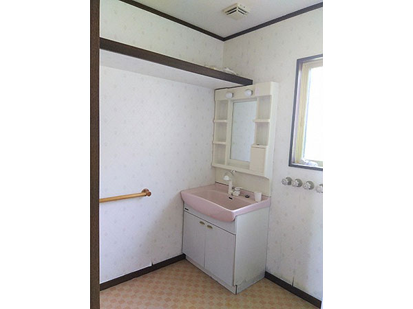 1990s wood house on a large plot in Iwate