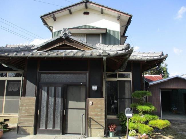 1970s wood house on a large plot in Kagawa