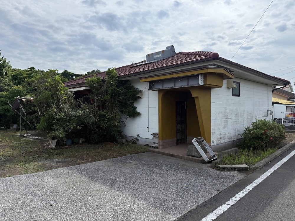 1980s wood house near the coast in Ibusuki, Kagoshima