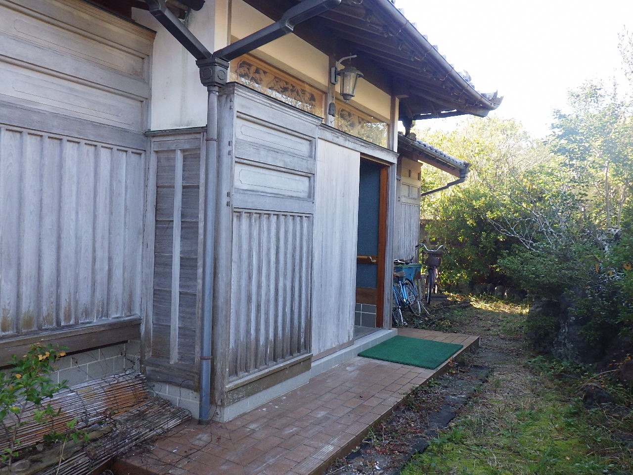 1980s wood house in Kochi