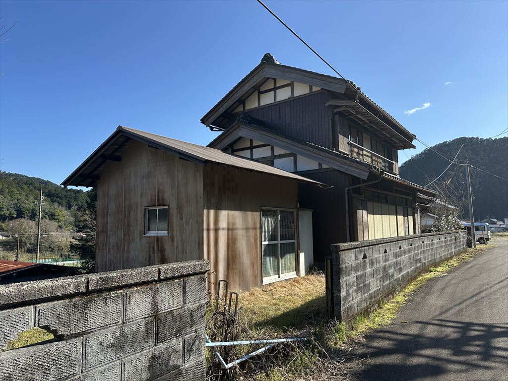 1980s wood house, 8-min walk to station, Gifu