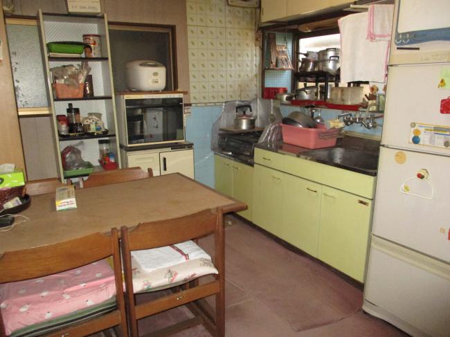 1980s wood house, 17-min walk to station, Okayama