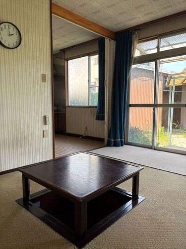 1970s wood house, 5-min walk to station, Kagawa