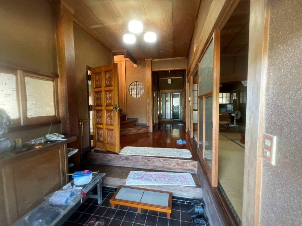 1970s wood house with storehouses in Nara
