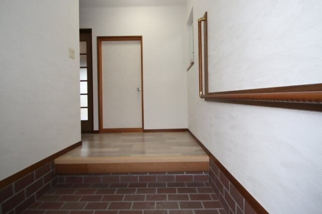 1990s wood house, 8-min walk to station, Mie
