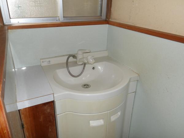 1970s wood house, 5-min walk to station, Ehime