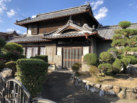 1960s wood house on a large plot in Tokushima
