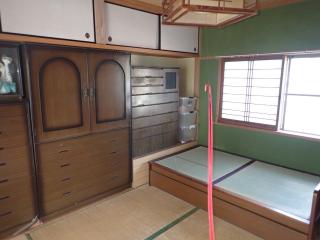 1980s concrete house, 15-min walk to station, Oita