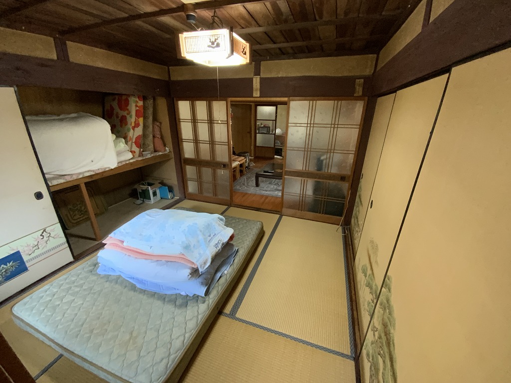 1970s wood house on a large plot in Yamaguchi