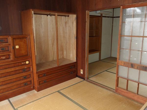 1970s wood house, 5-min walk to station, Ehime