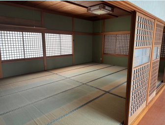 1980s wood house on a large plot in Akita