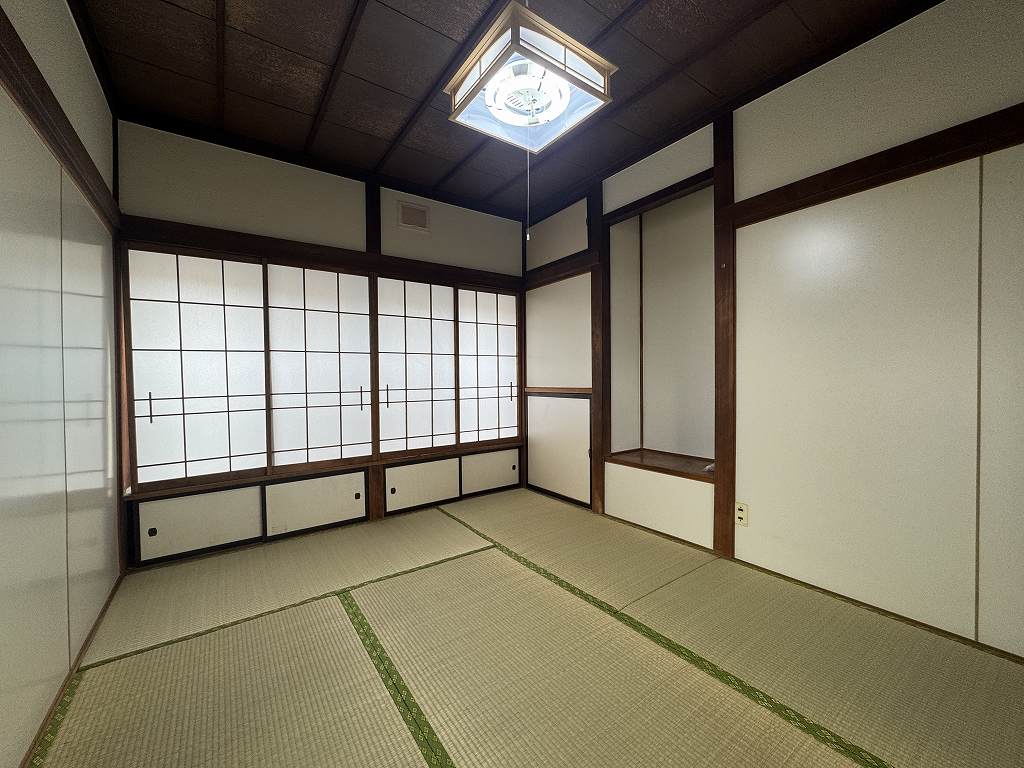 1970s wood house, 11-min walk to station, Nagano