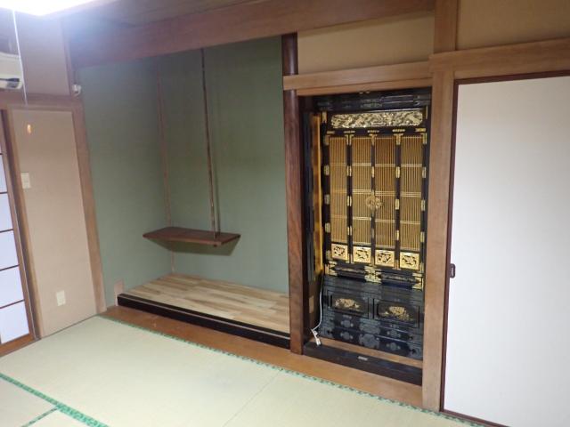 1970s concrete house, 1-min walk to station, Oita
