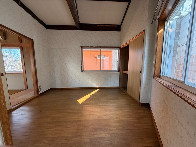 Wood house in Aki
