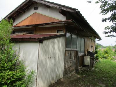1970s wood house, 15-min walk to station, Ehime