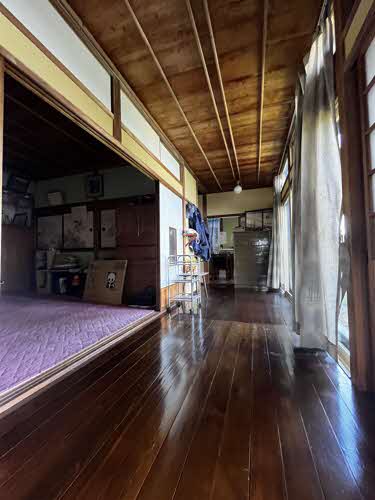 1950s wood house on a large plot in Iwate