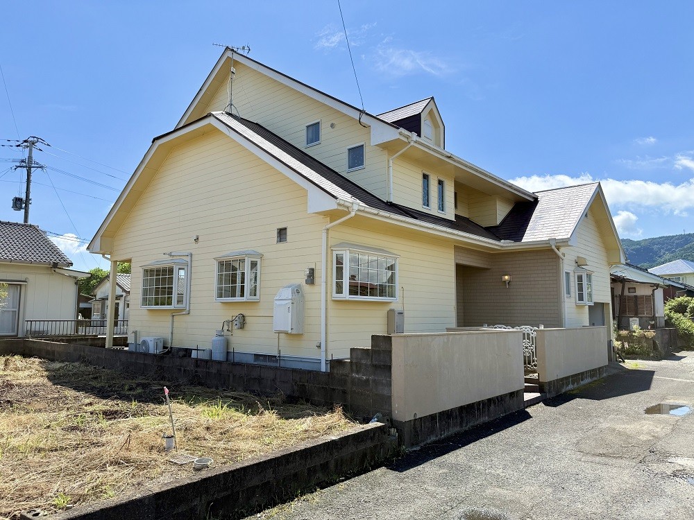 1980s wood house near the coast in Togata, Ibusuki