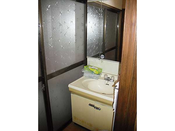 1960s wood house, 12-min walk to station, Iwate