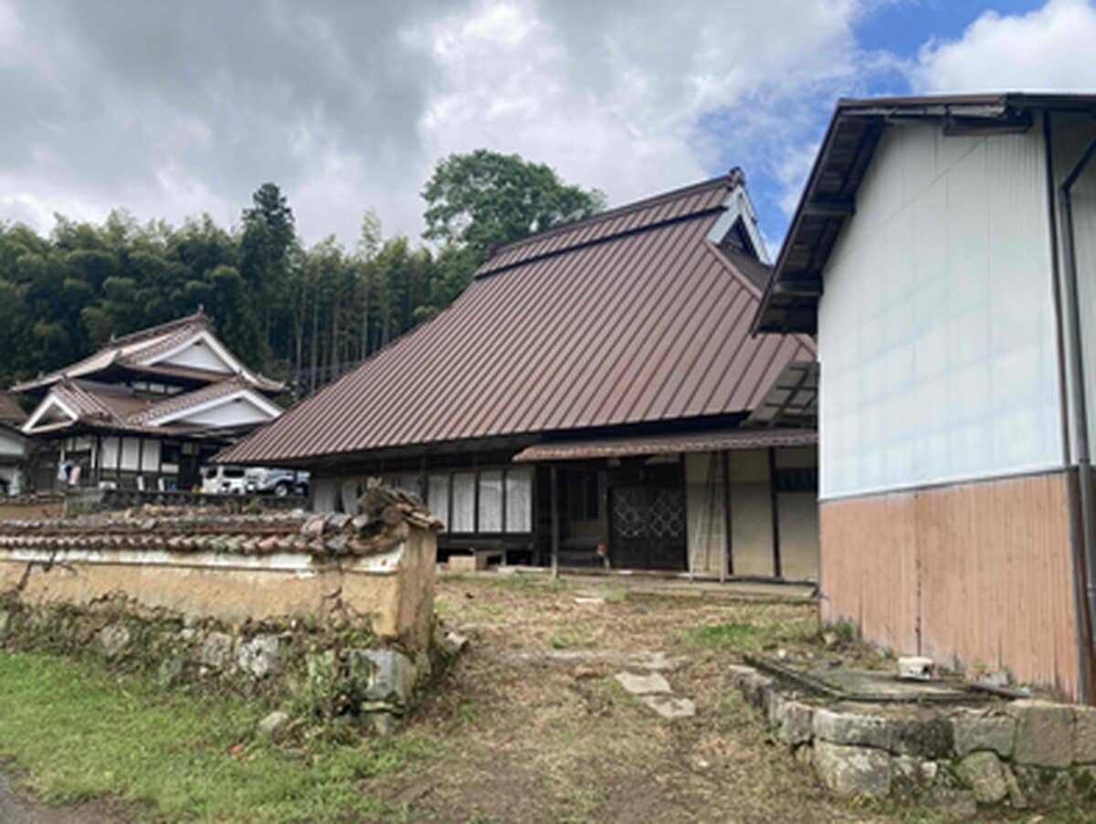 1890s wood house on a large plot in Hiroshima