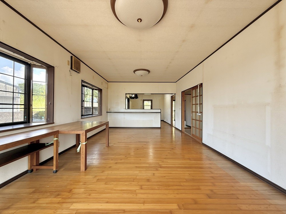 1990s wood house near the coast in Yamakawanarukawa, Ibusuki