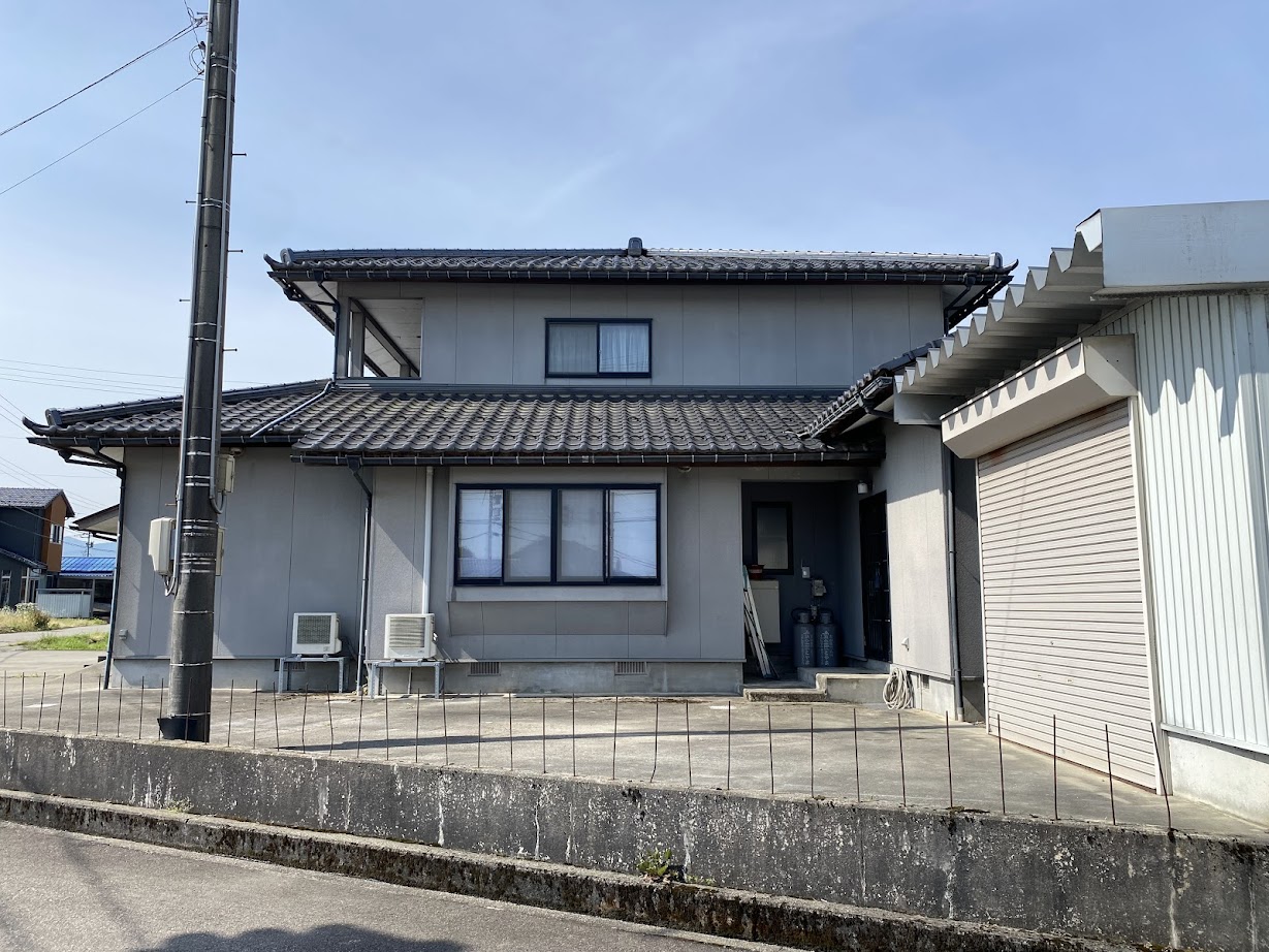 1990s wood house, 15-min walk to station, Toyama