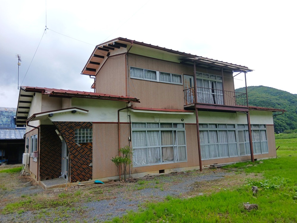 1960s wood house, 11-min walk to station, Iwate