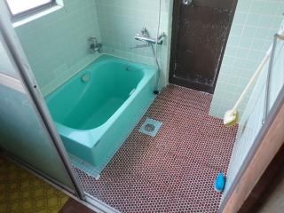 1980s concrete house, 15-min walk to station, Oita