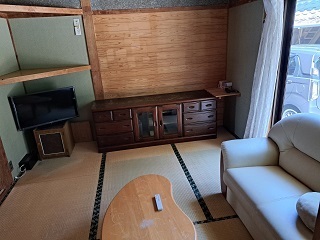 1970s house on a large plot in Sueyoshi, Soo