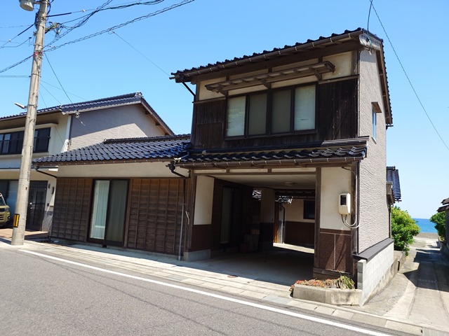 1950s wood house, 7-min walk to station, Tottori