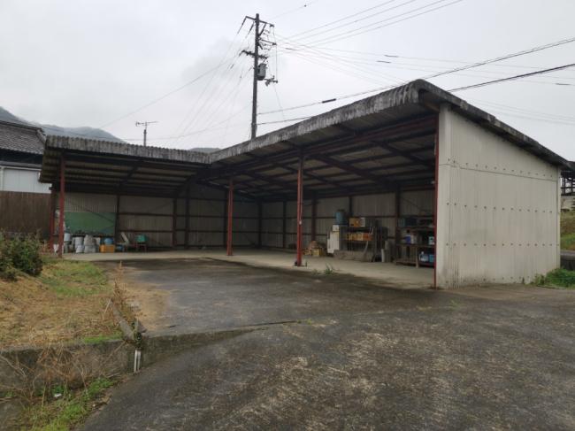 1960s wood house on a large plot in Kagawa