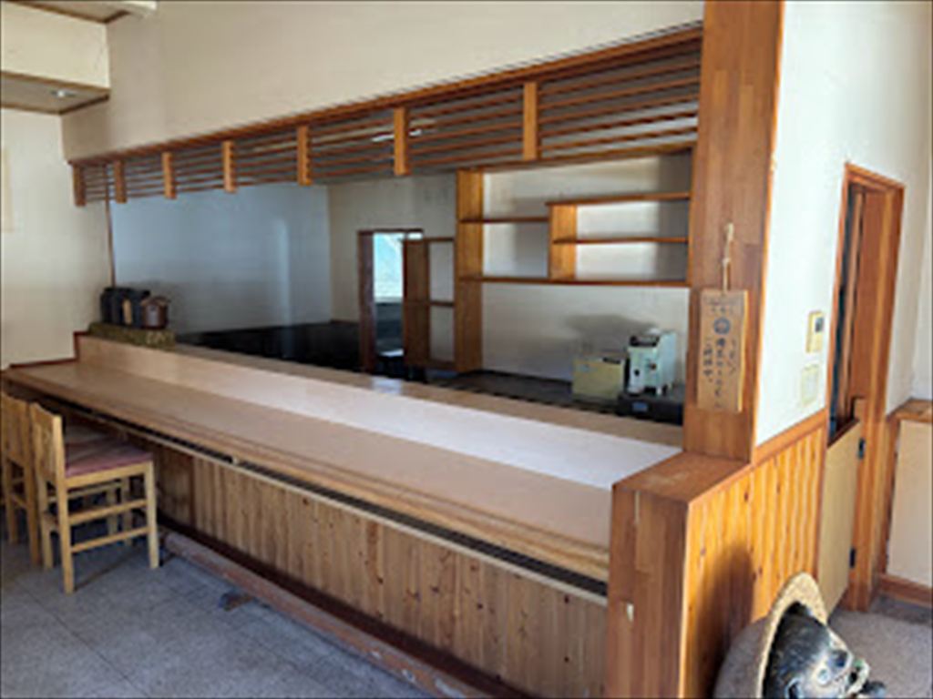 1980s wood house in Mino