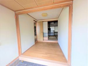 1970s wood house, 17-min walk to station, Shimane