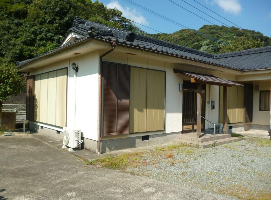 1980s wood house in Satsumayama, Ichikikushikino