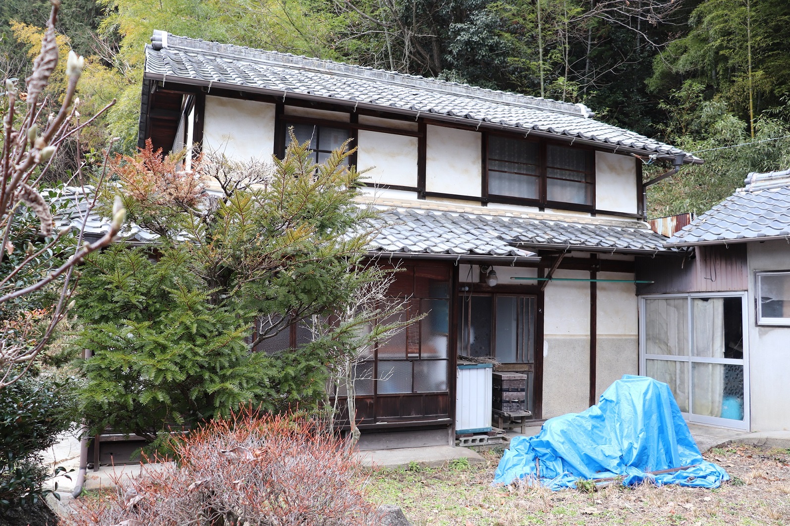 1980s wood house on a large plot in Gifu