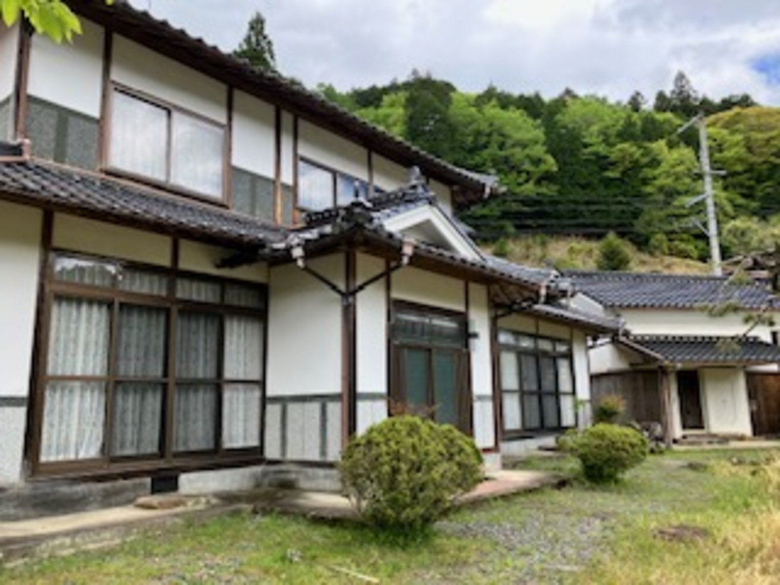 1970s house with storehouses in Hyogo