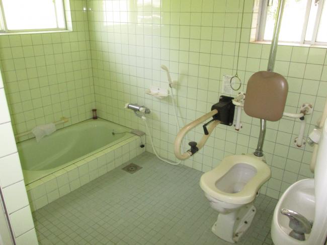 1970s wood house, 17-min walk to station, Okayama