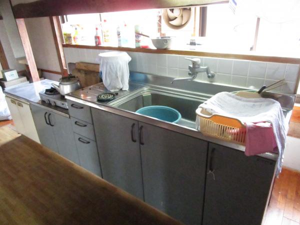 1950s wood house with storehouses in Oita