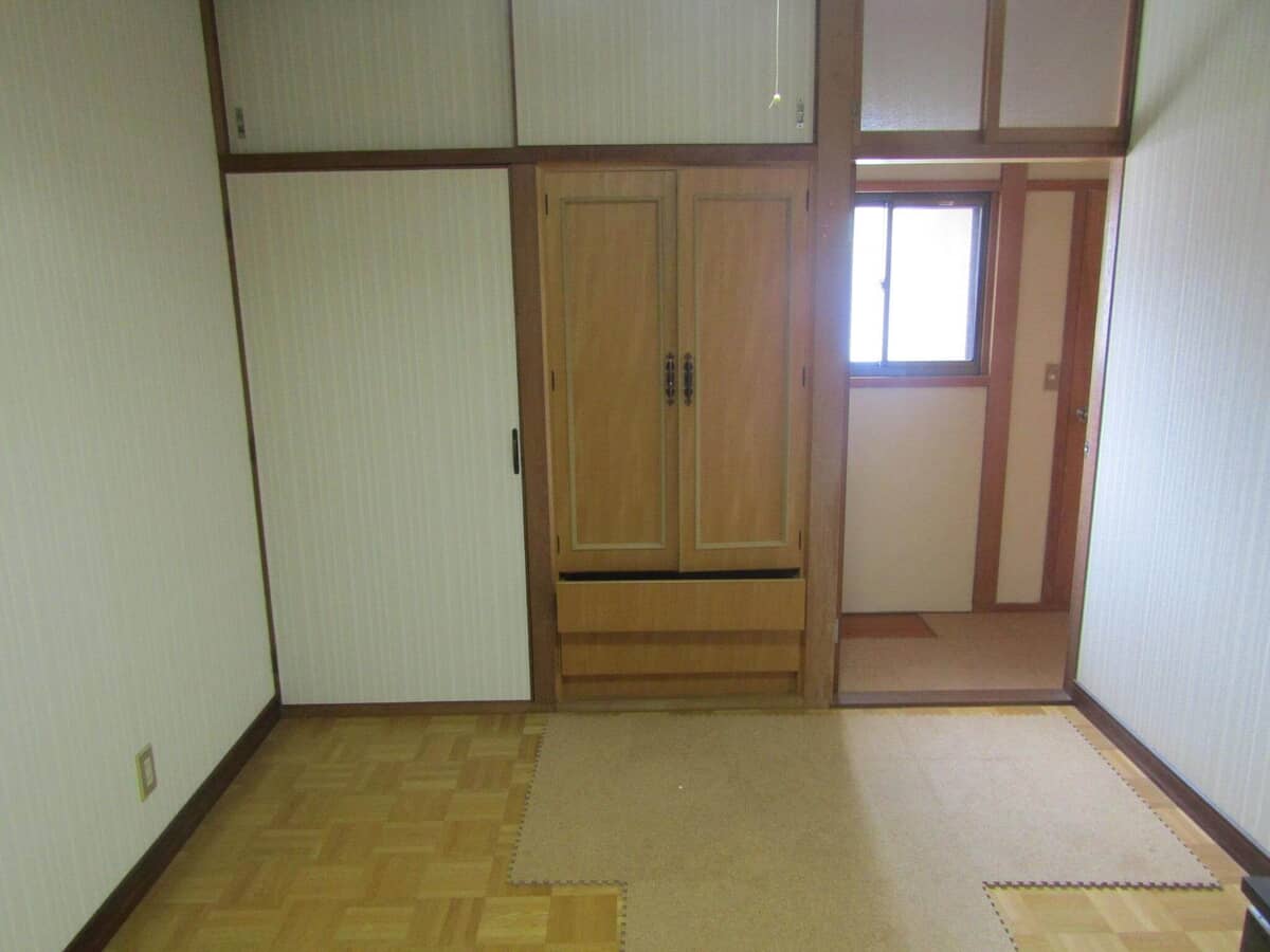 1980s wood house