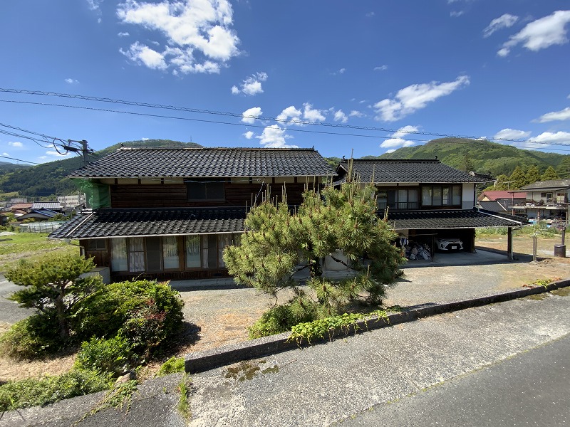 1950s wood house with storehouses in Yamaguchi