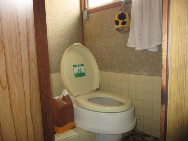 1970s wood house, 17-min walk to station, Okayama