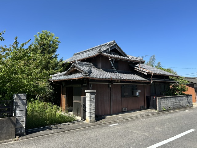 1960s wood house with storehouses in Kagawa