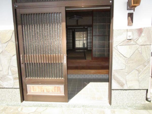 1970s wood house with storehouses in Oita