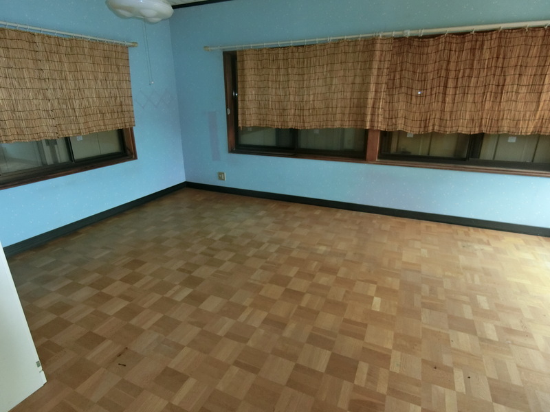 1980s wood house in Kochi
