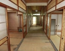 1960s wood house on a large plot in Niigata