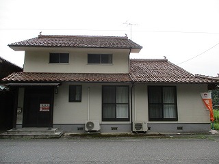 Main house 1st floor renovated! Well-maintained and very clean property