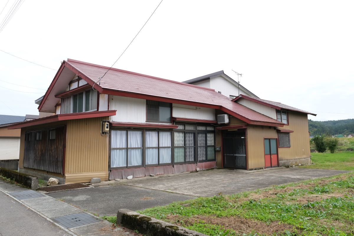 Wood house on a large plot in Yamagata