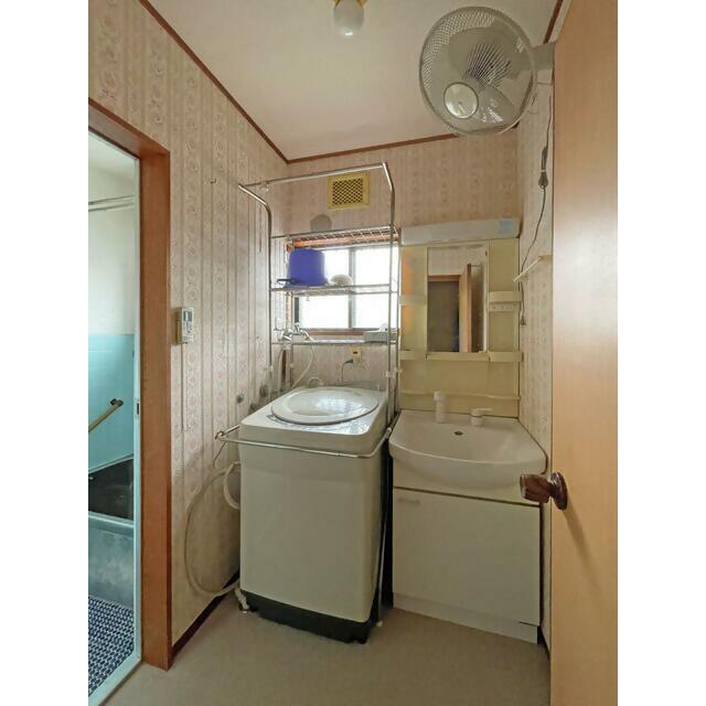 1970s wood house, 15-min walk to station, Mie